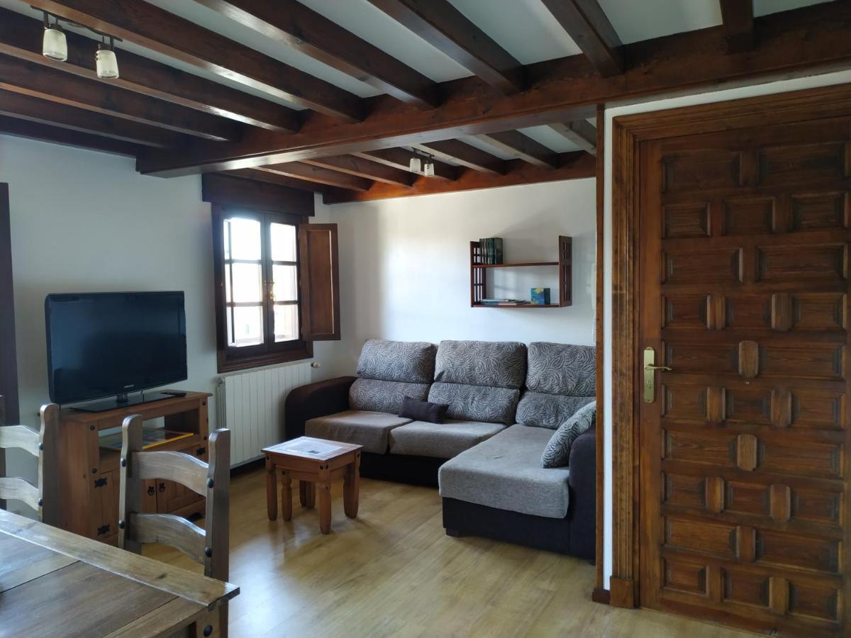 Apartamentos Llave De Santillana サンティリャーナ・デル・マル エクステリア 写真
