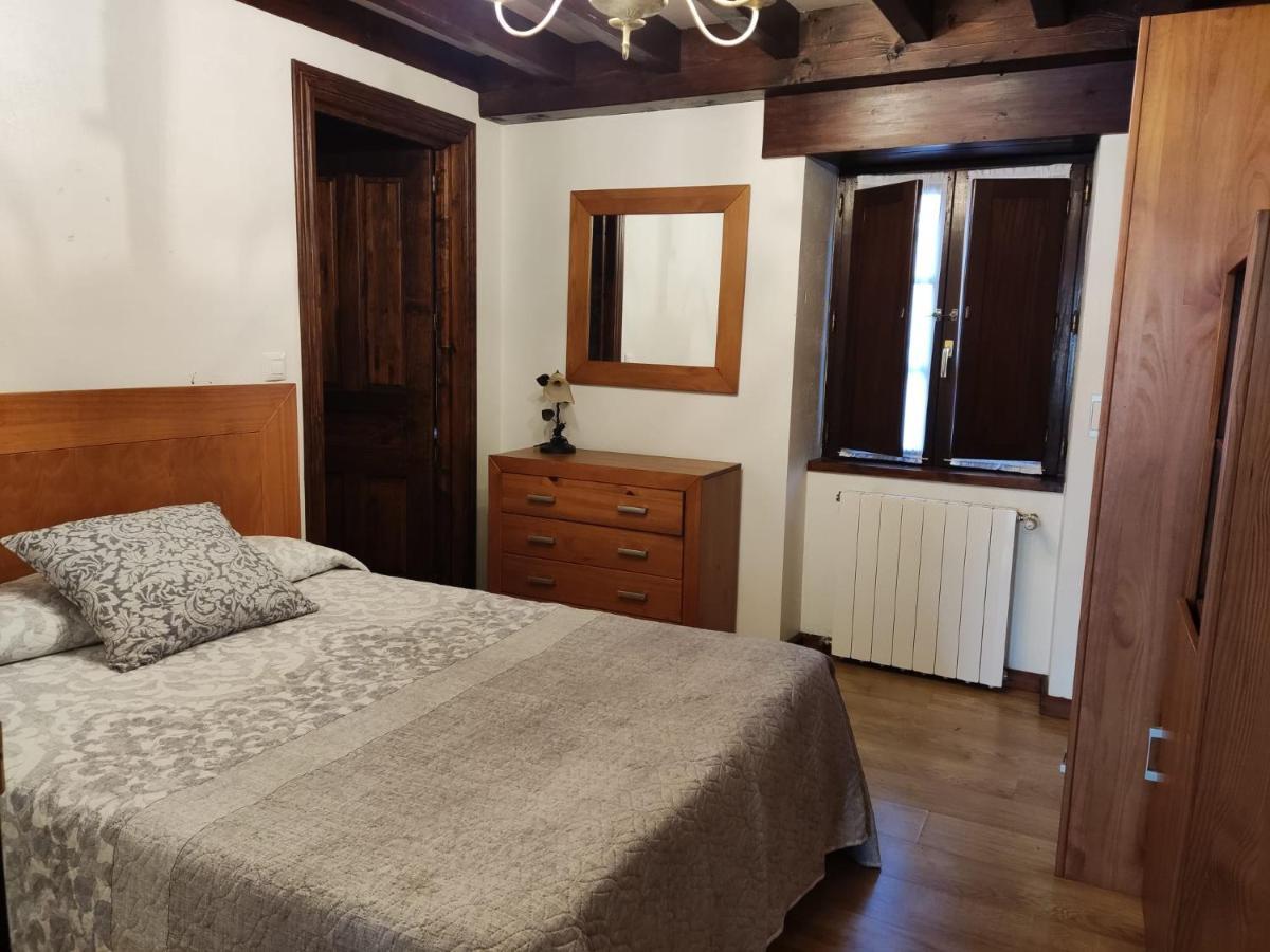 Apartamentos Llave De Santillana サンティリャーナ・デル・マル エクステリア 写真