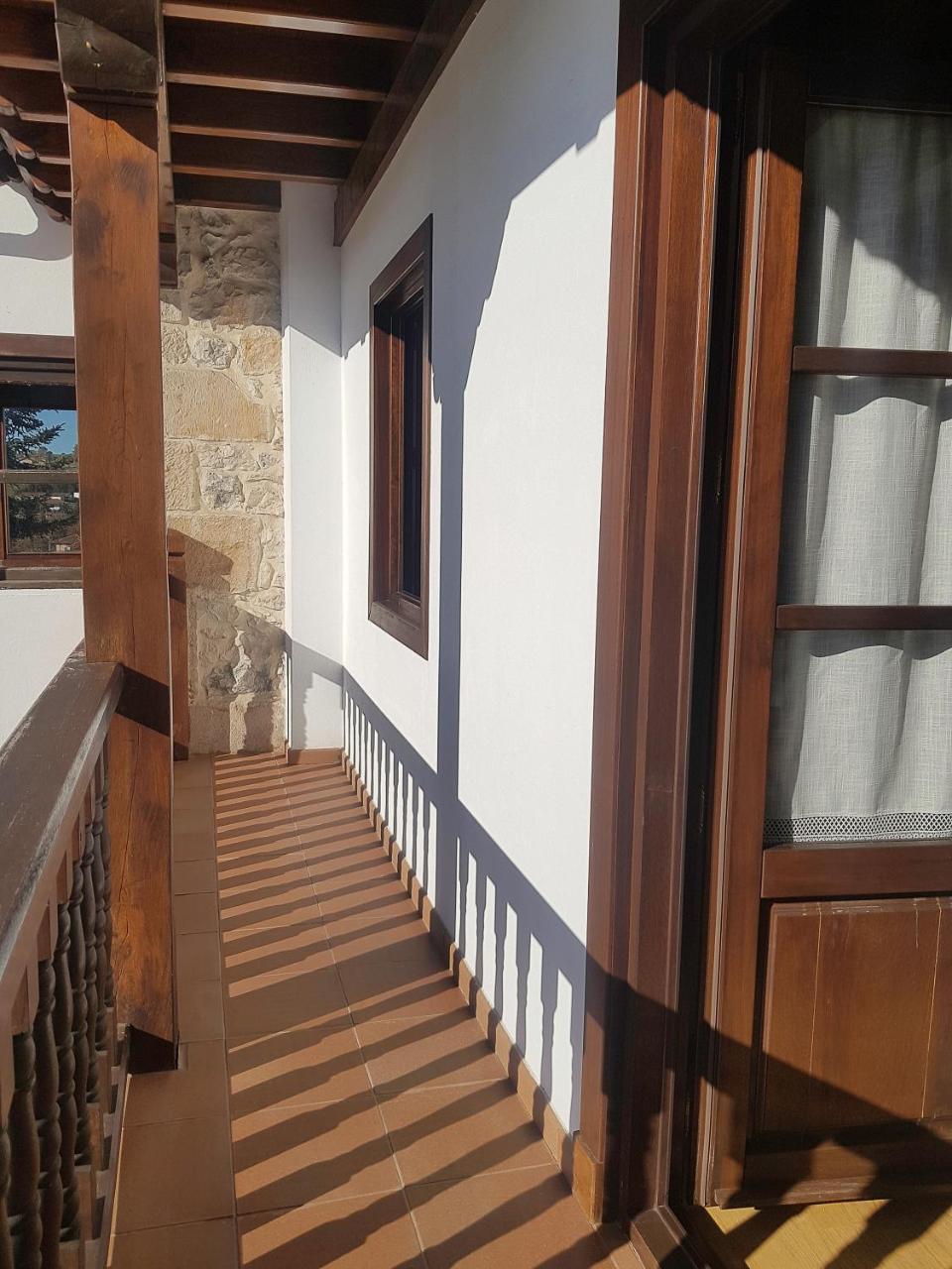 Apartamentos Llave De Santillana サンティリャーナ・デル・マル エクステリア 写真