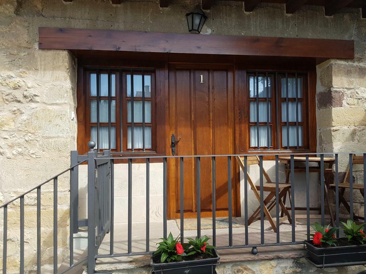 Apartamentos Llave De Santillana サンティリャーナ・デル・マル エクステリア 写真